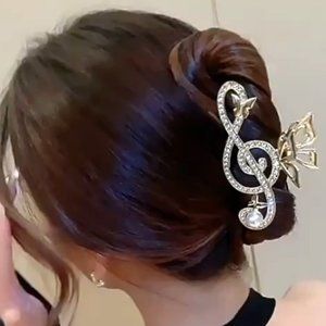 SPARKLING TREBLE CLEF HAIR CLIP in Gold